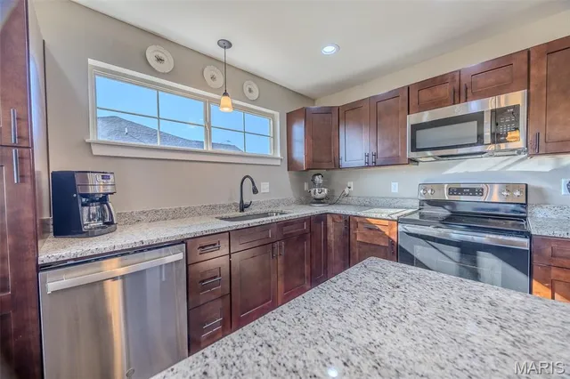 $304,900 | 141 La Vista Drive, Waynesville, MO 65583