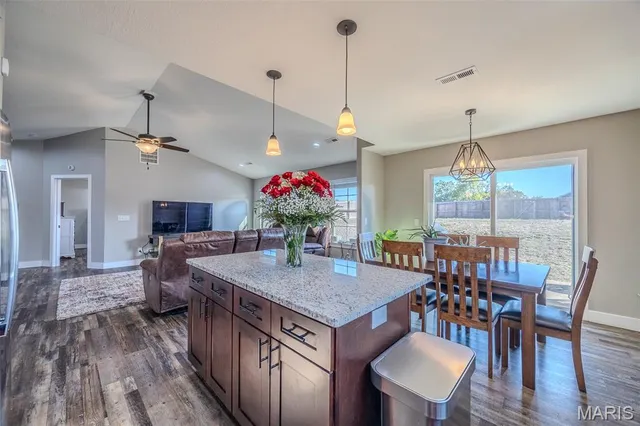 $304,900 | 141 La Vista Drive, Waynesville, MO 65583