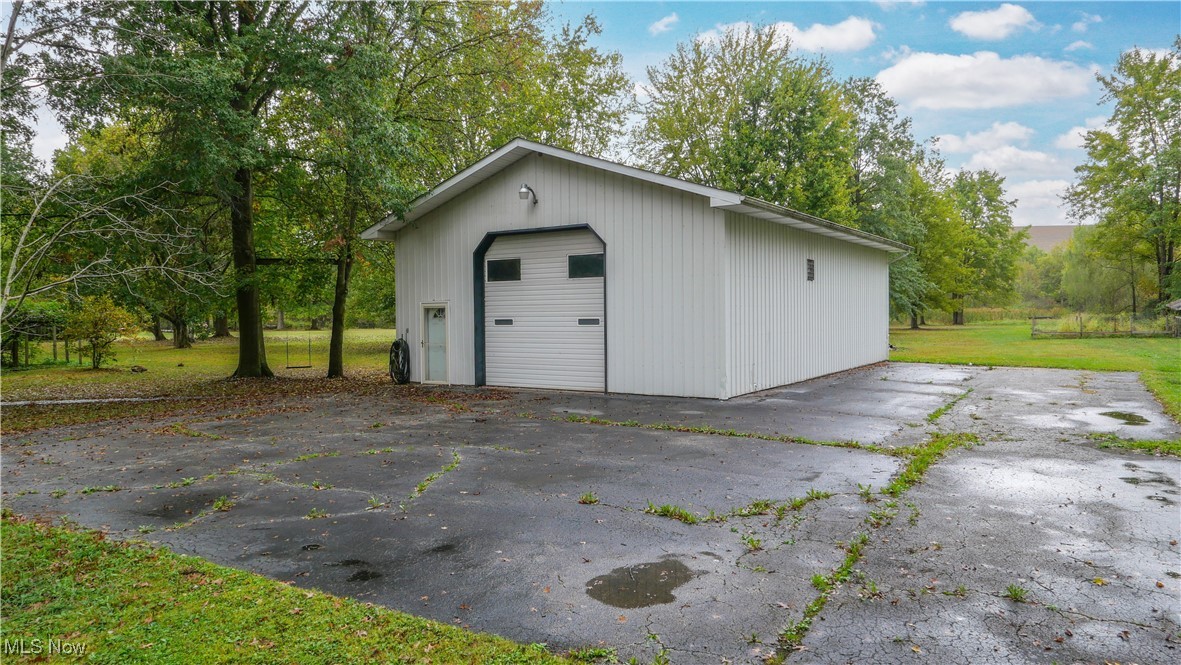 2822 Selkirk Bush Road Warren, OH 44481 - Photo 42 of 50 Detached garage