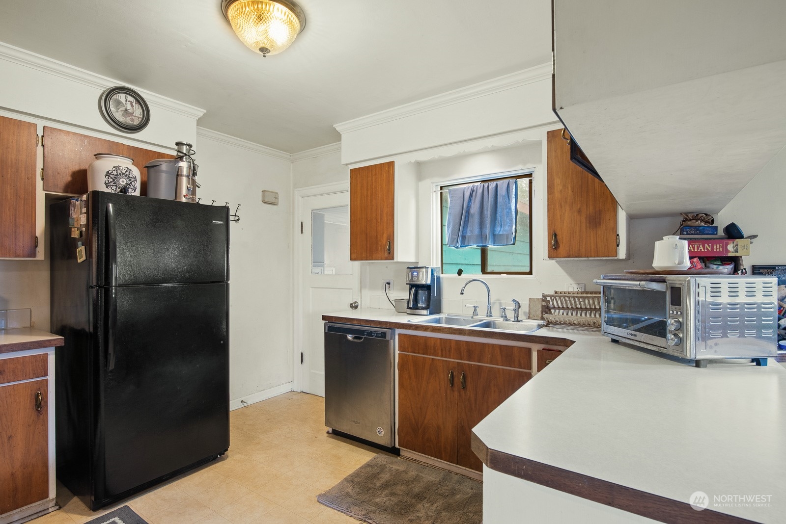 5709 Putnam Road Everson, WA 98247 - Photo 14 of 40 a kitchen with stainless steel appliances granite countertop a refrigerator and a sink