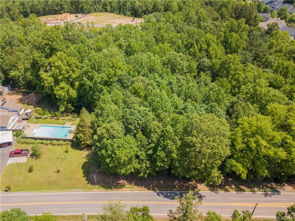 --- New Gray Rock Road Fort Mill, SC 29708 - Photo 2 of 7 a view of a yard with plants
