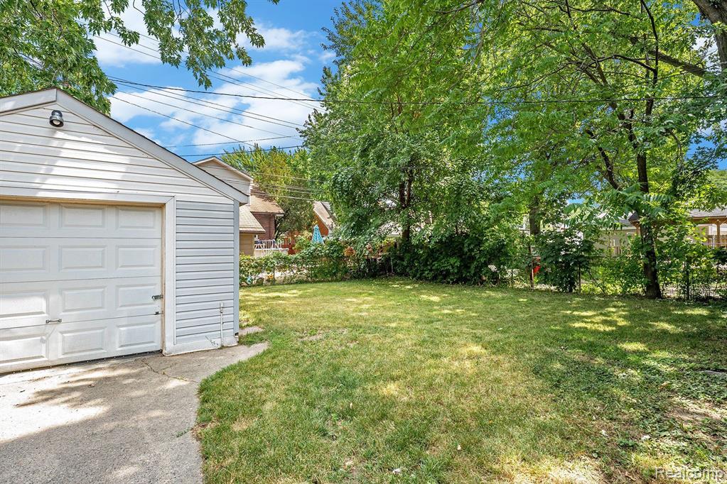 22614 Virginia Avenue Eastpointe, MI 48021 - Photo 4 of 18
