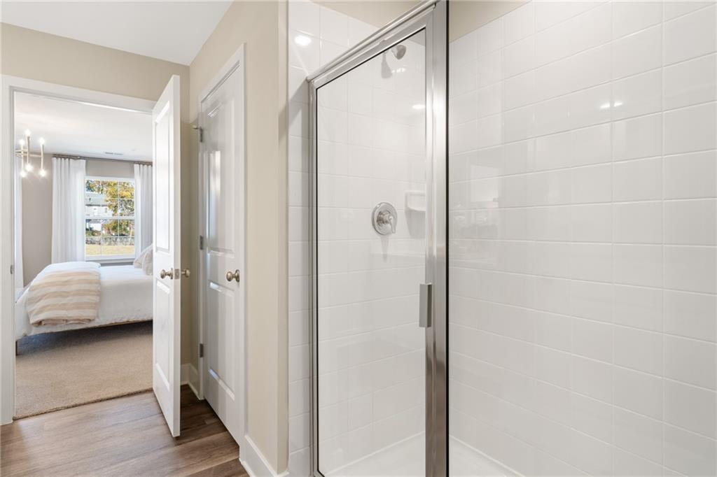 1094 Peachtree Road Carnegie, PA 15106 - Photo 17 of 22 a view of a bathroom from a hallway
