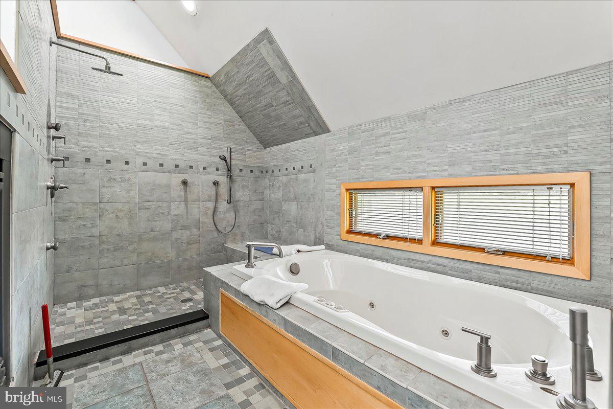 157 Bortondale Road Media, PA 19063 - Photo 19 of 36 2nd level bath