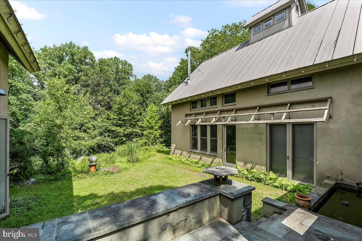157 Bortondale Road Media, PA 19063 - Photo 29 of 36 Dwelling & courtyard view NW to SE
