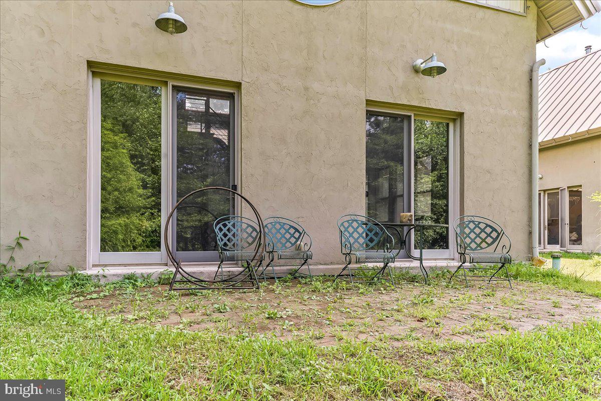 157 Bortondale Road Media, PA 19063 - Photo 33 of 36 Dwelling east facade patio