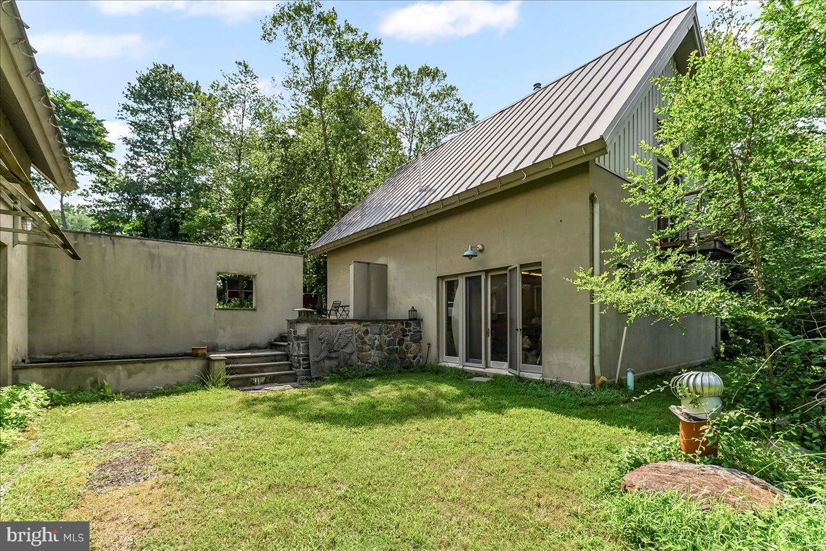 157 Bortondale Road Media, PA 19063 - Photo 36 of 36 Studio south facade from SE