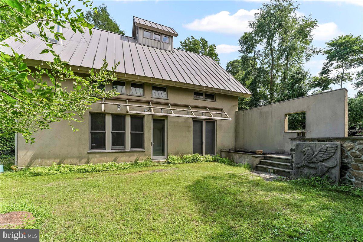 157 Bortondale Road Media, PA 19063 - Photo 6 of 36 North facade of dwelling in courtyard