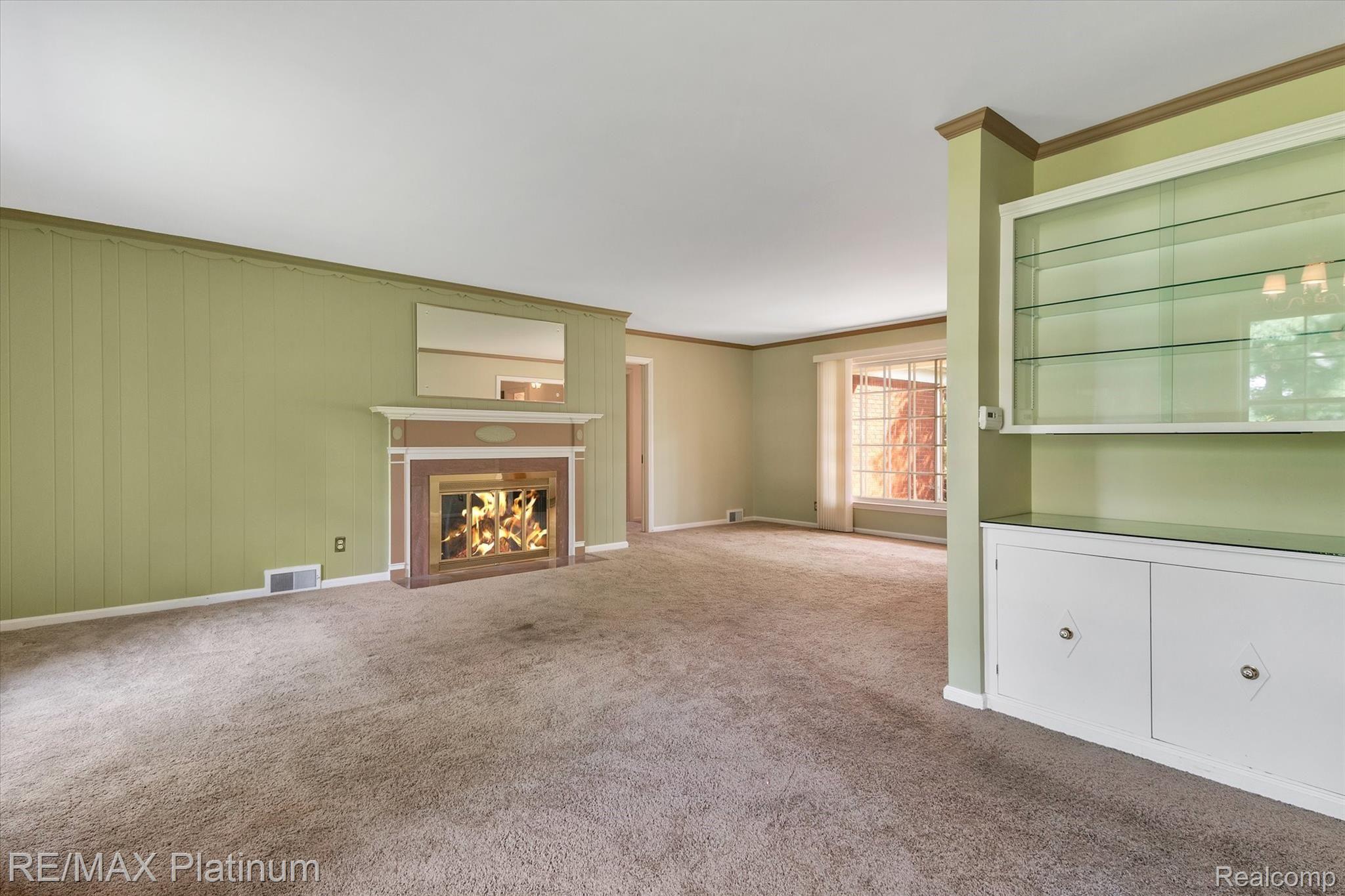 110 Riddle Street Howell, MI 48843 - Photo 3 of 39 Living Room