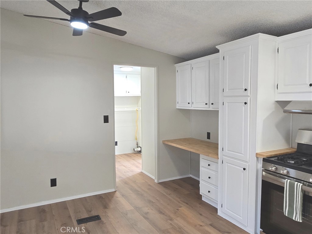 32900 Riverside Drive, Unit 94 Lake Elsinore, CA 92530 - Photo 11 of 23 Kitchen Area 1