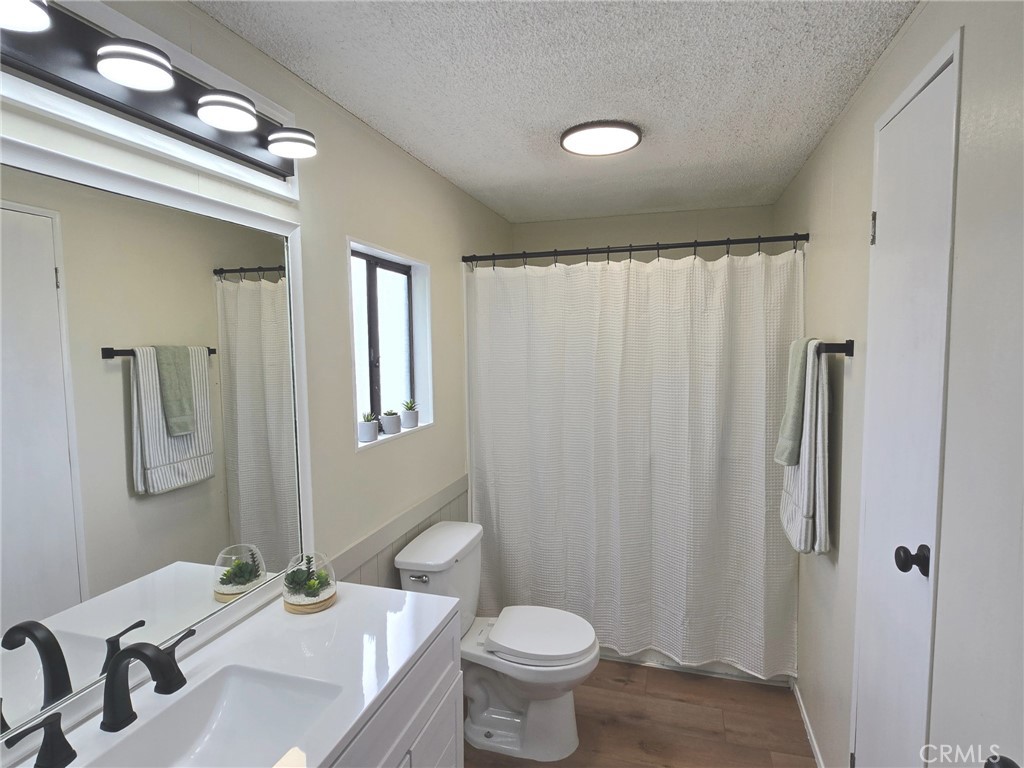 32900 Riverside Drive, Unit 94 Lake Elsinore, CA 92530 - Photo 17 of 23 Bathroom 2
