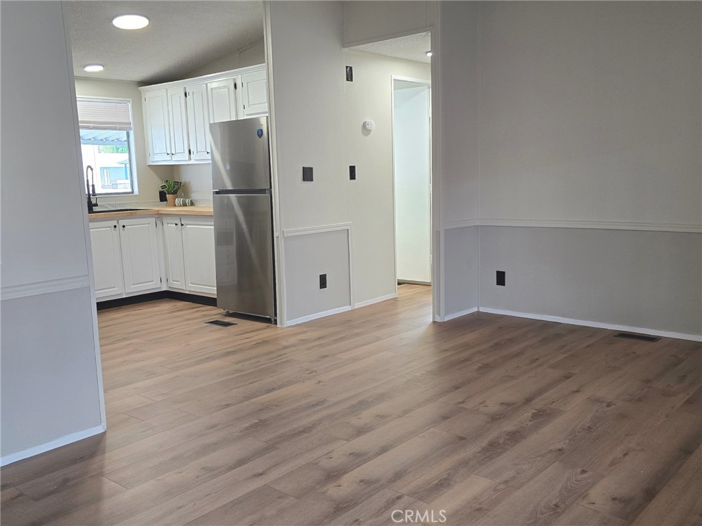 32900 Riverside Drive, Unit 94 Lake Elsinore, CA 92530 - Photo 5 of 23 Living Room Area 1