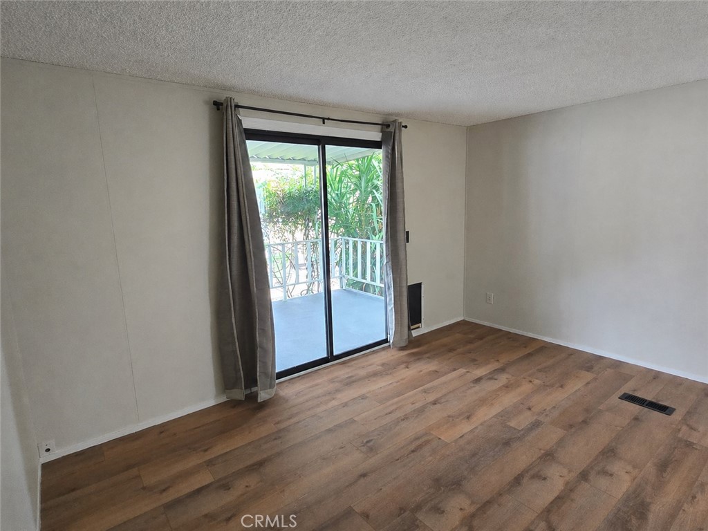 32900 Riverside Drive, Unit 94 Lake Elsinore, CA 92530 - Photo 7 of 23 Primary Bedroom Sliding Glass Door to Patio