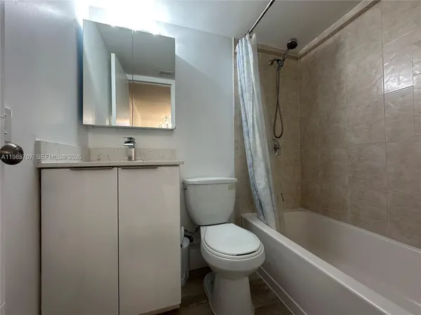 $2,700 | 10900 Southwest 104th Street, Unit 322, Miami, FL 33176