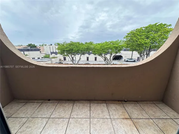 $2,700 | 10900 Southwest 104th Street, Unit 322, Miami, FL 33176