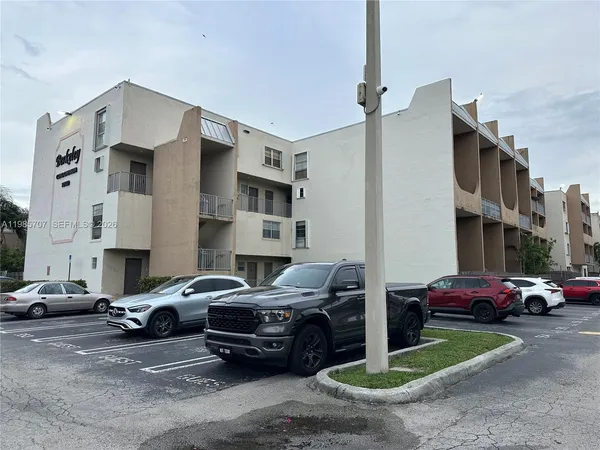 $2,700 | 10900 Southwest 104th Street, Unit 322, Miami, FL 33176