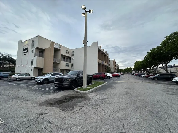 $2,700 | 10900 Southwest 104th Street, Unit 322, Miami, FL 33176