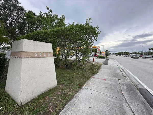 $2,700 | 10900 Southwest 104th Street, Unit 322, Miami, FL 33176
