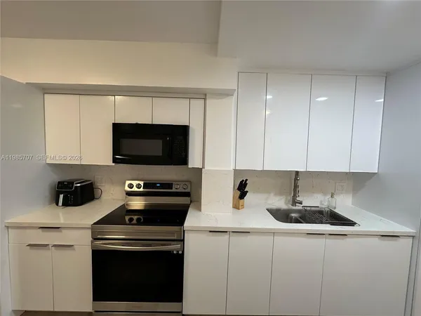 $2,700 | 10900 Southwest 104th Street, Unit 322, Miami, FL 33176