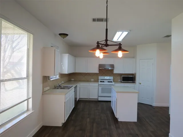 $2,275 | 12604 Linford Drive, Austin, TX 78753