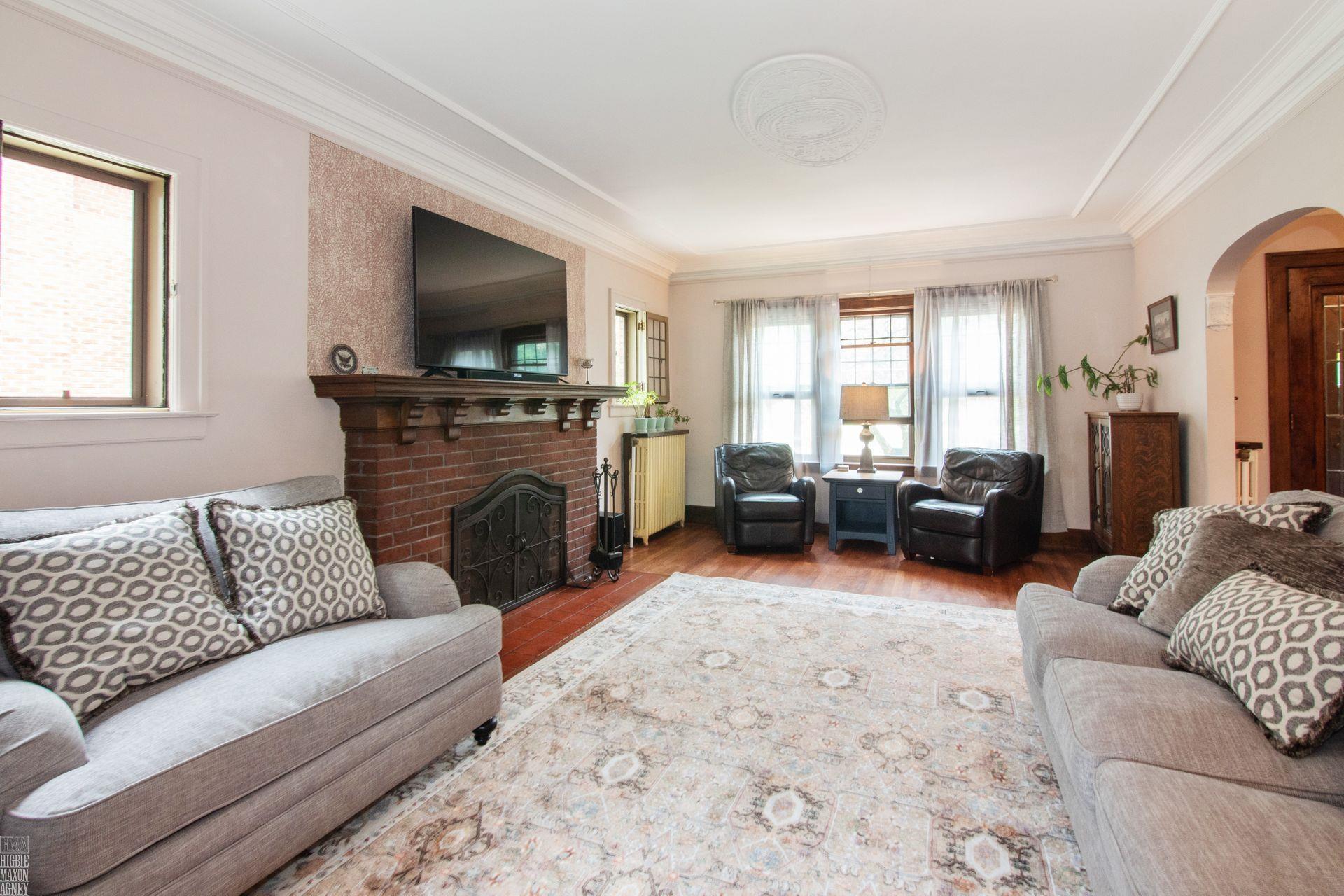 1423 Devonshire Road Grosse Pointe Park, MI 48230 - Photo 5 of 35