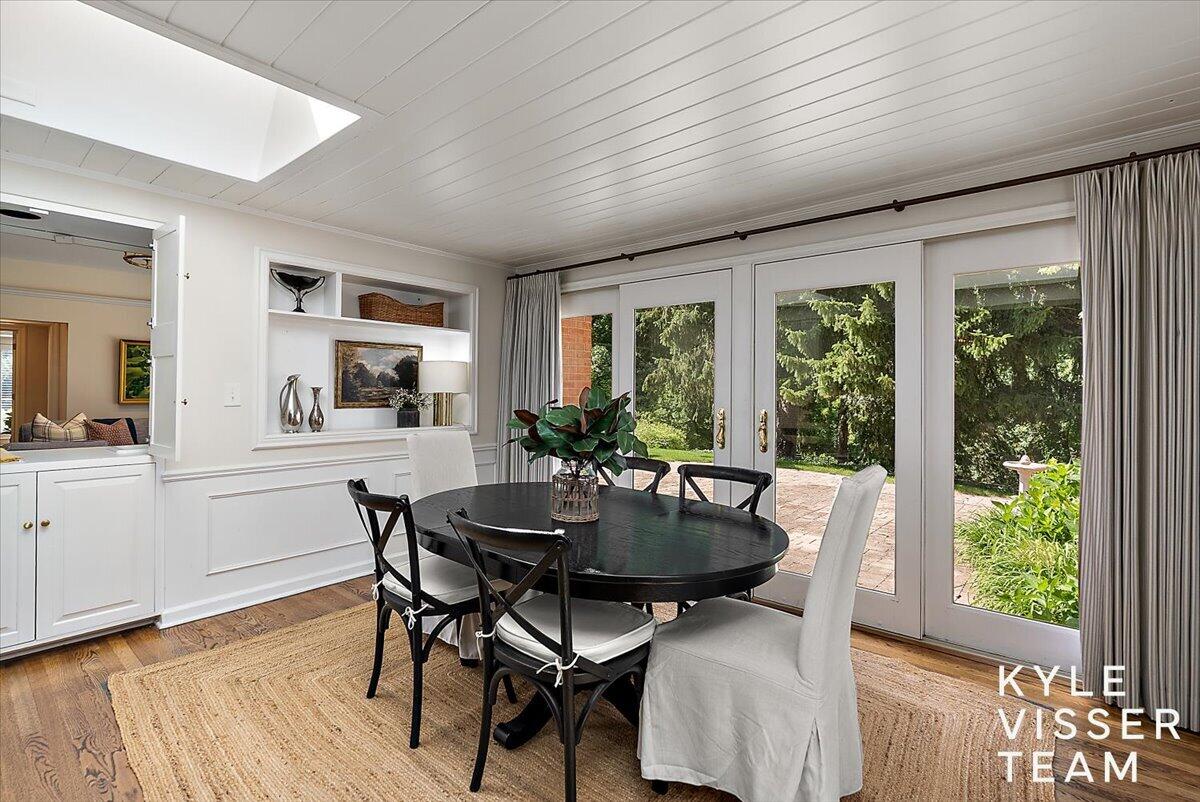 2089 Robinson Road Southeast Grand Rapids, MI 49506 - Photo 15 of 73 Dining Area