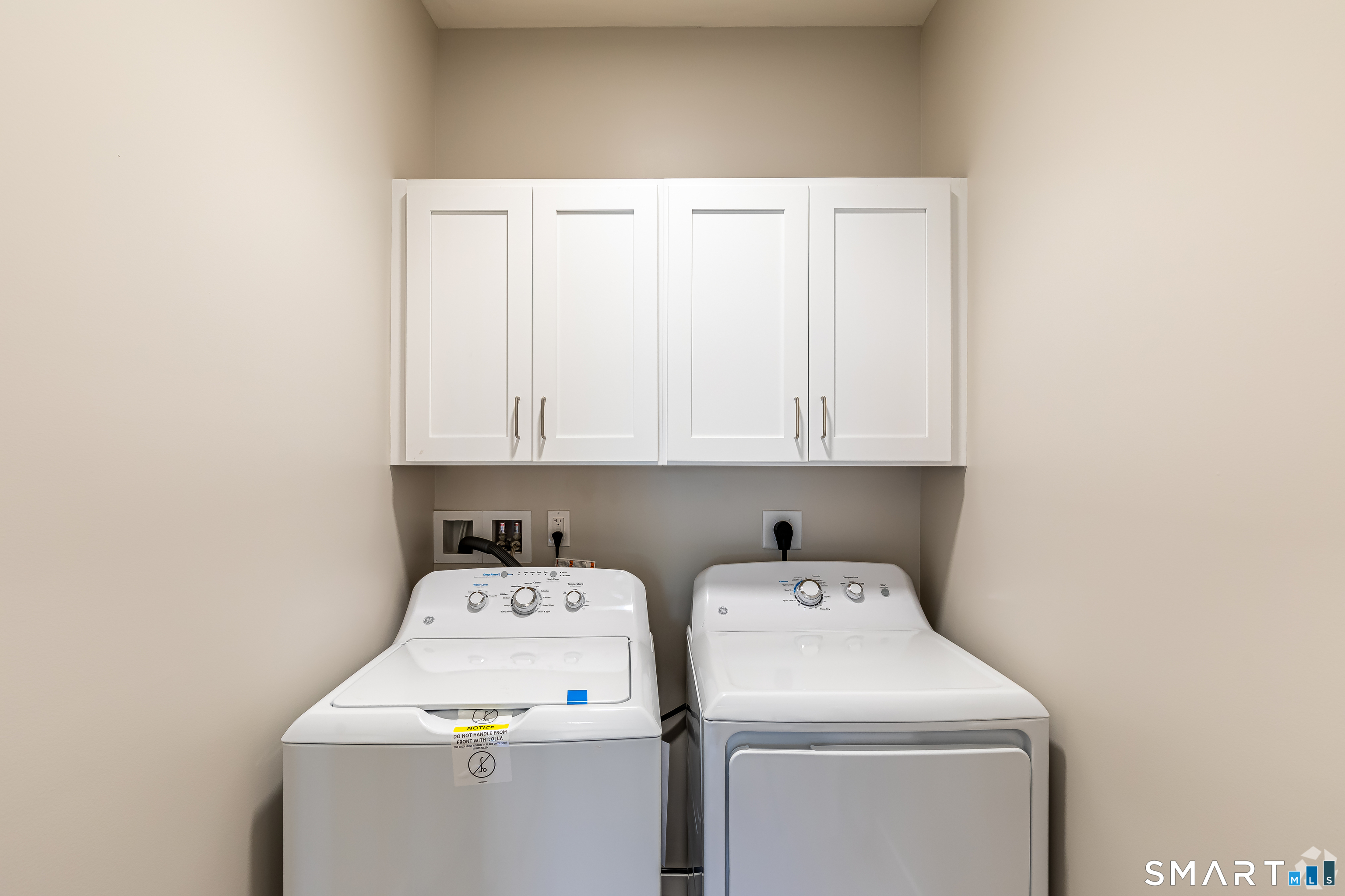 401 Albany Turnpike, Unit 309 Canton, CT 06019 - Photo 8 of 11 a utility room with dryer and washer