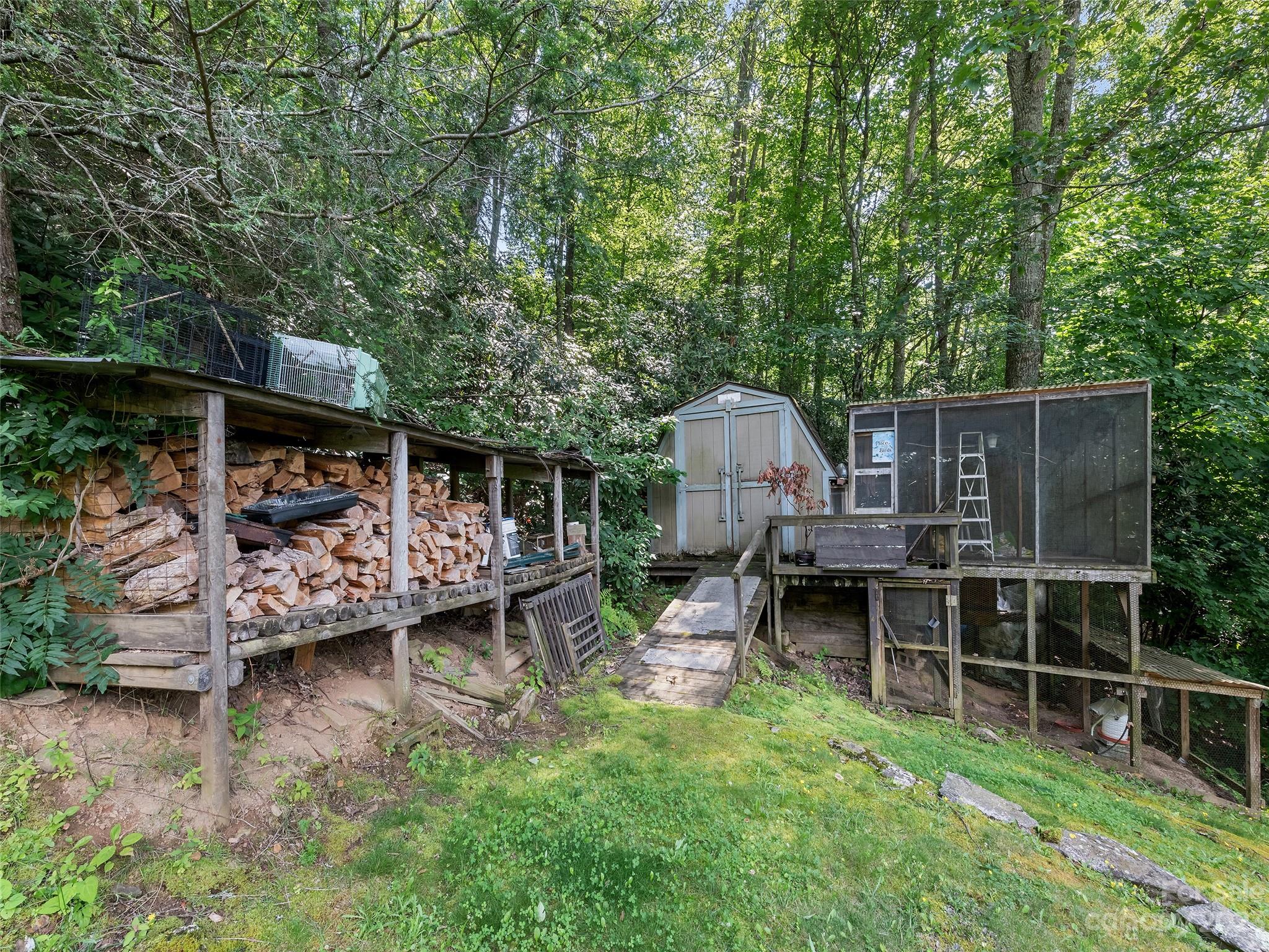 28 Honeybear Lane Clyde, NC 28721 - Photo 39 of 43 a backyard of a house with wooden floor and outdoor seating