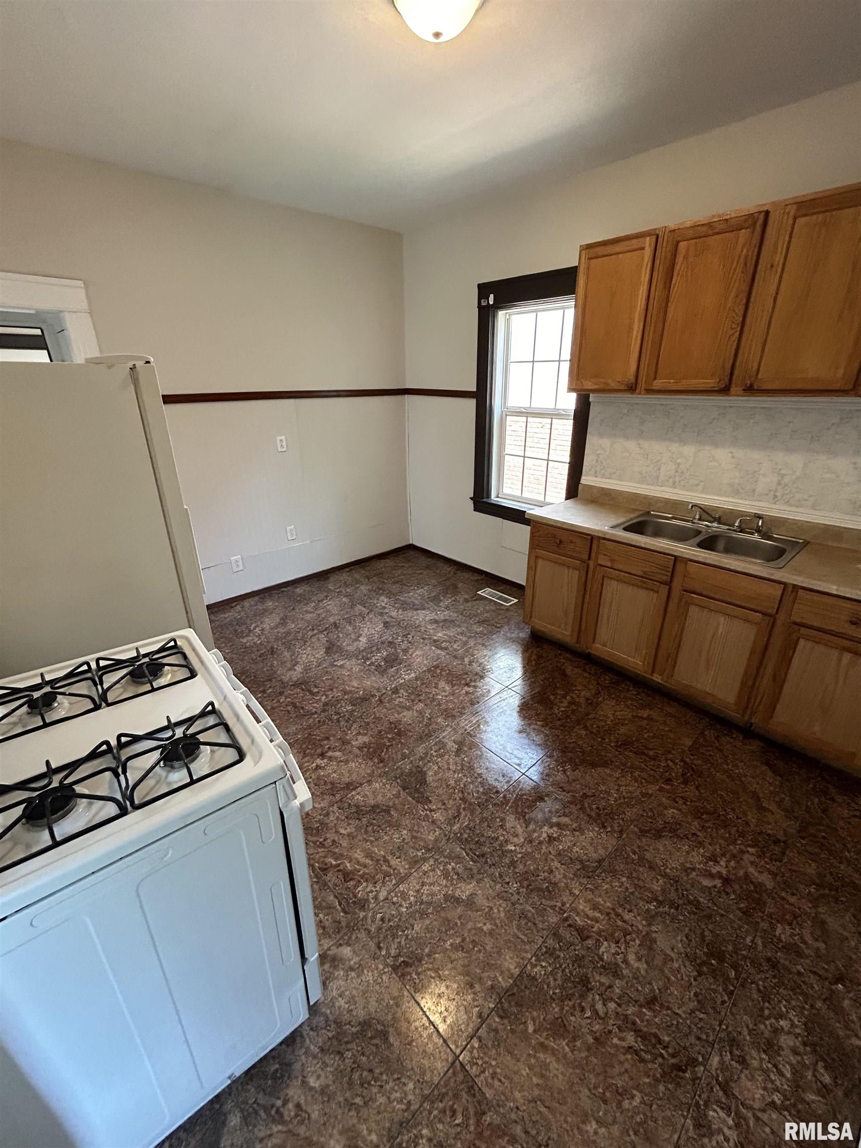 720 North Grand Avenue West Springfield, IL 62702 - Photo 3 of 22 Gallery Image 3
