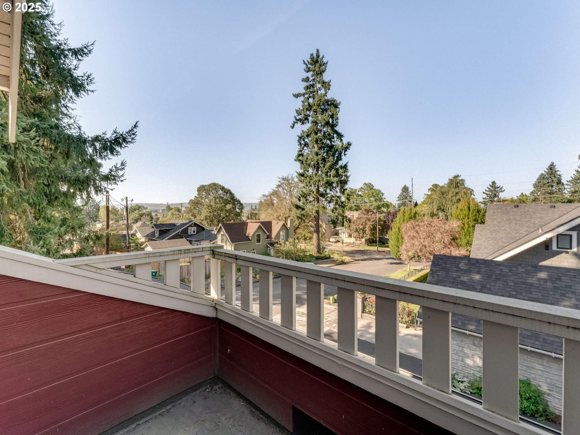 2400 H Street Vancouver, WA 98663 - Photo 36 of 48 a view of a balcony with chairs
