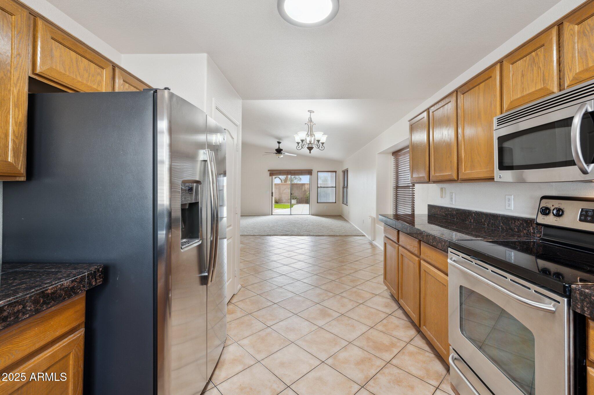 20902 North 36th Place Phoenix, AZ 85050 - Photo 12 of 29 11-web-or-mls-20902-n-36th-pl