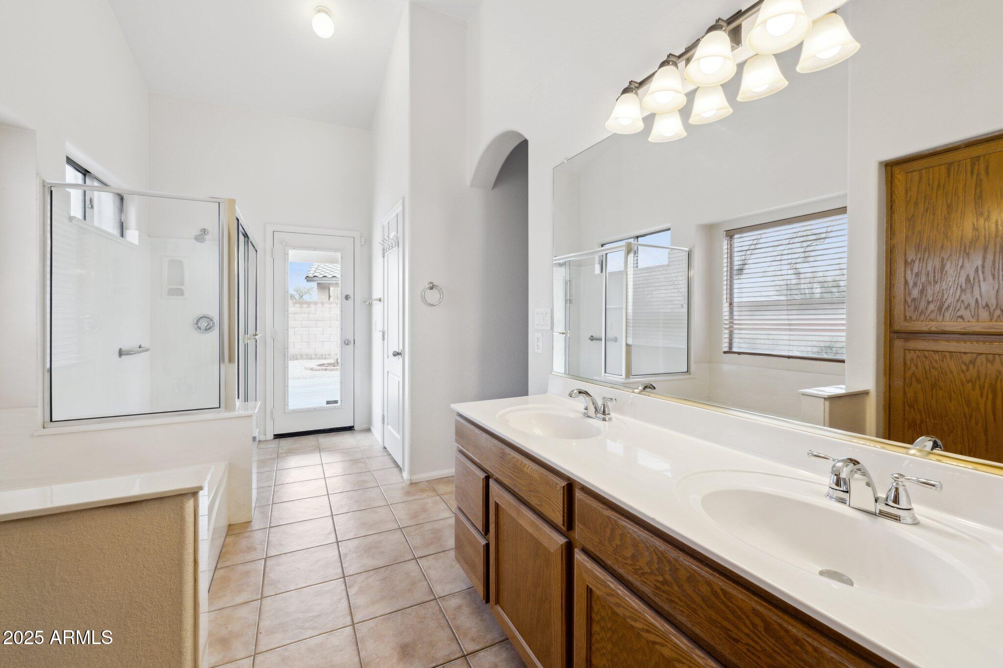 20902 North 36th Place Phoenix, AZ 85050 - Photo 16 of 29 15-web-or-mls-20902-n-36th-pl