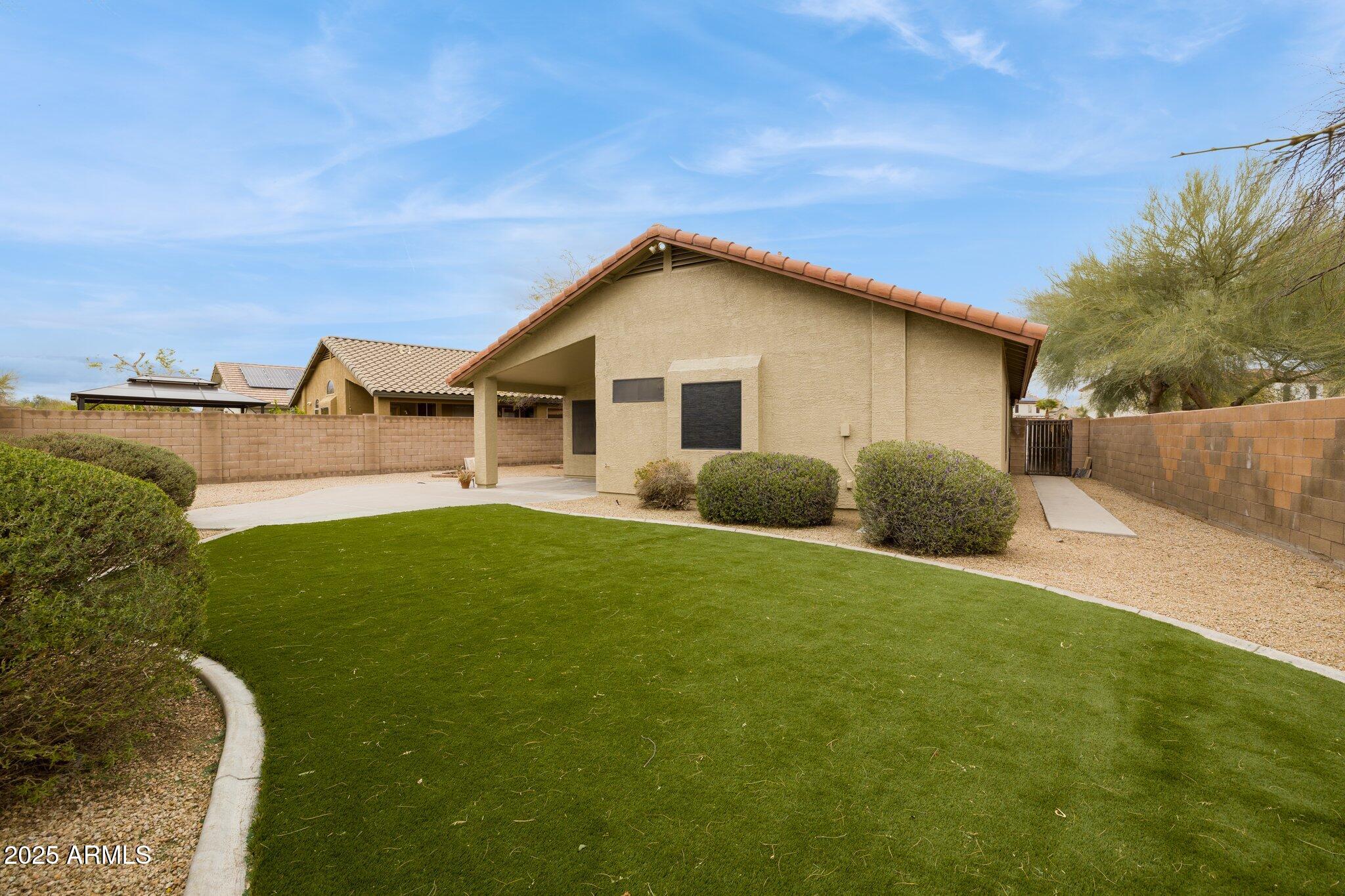 20902 North 36th Place Phoenix, AZ 85050 - Photo 4 of 29 25-web-or-mls-20902-n-36th-pl