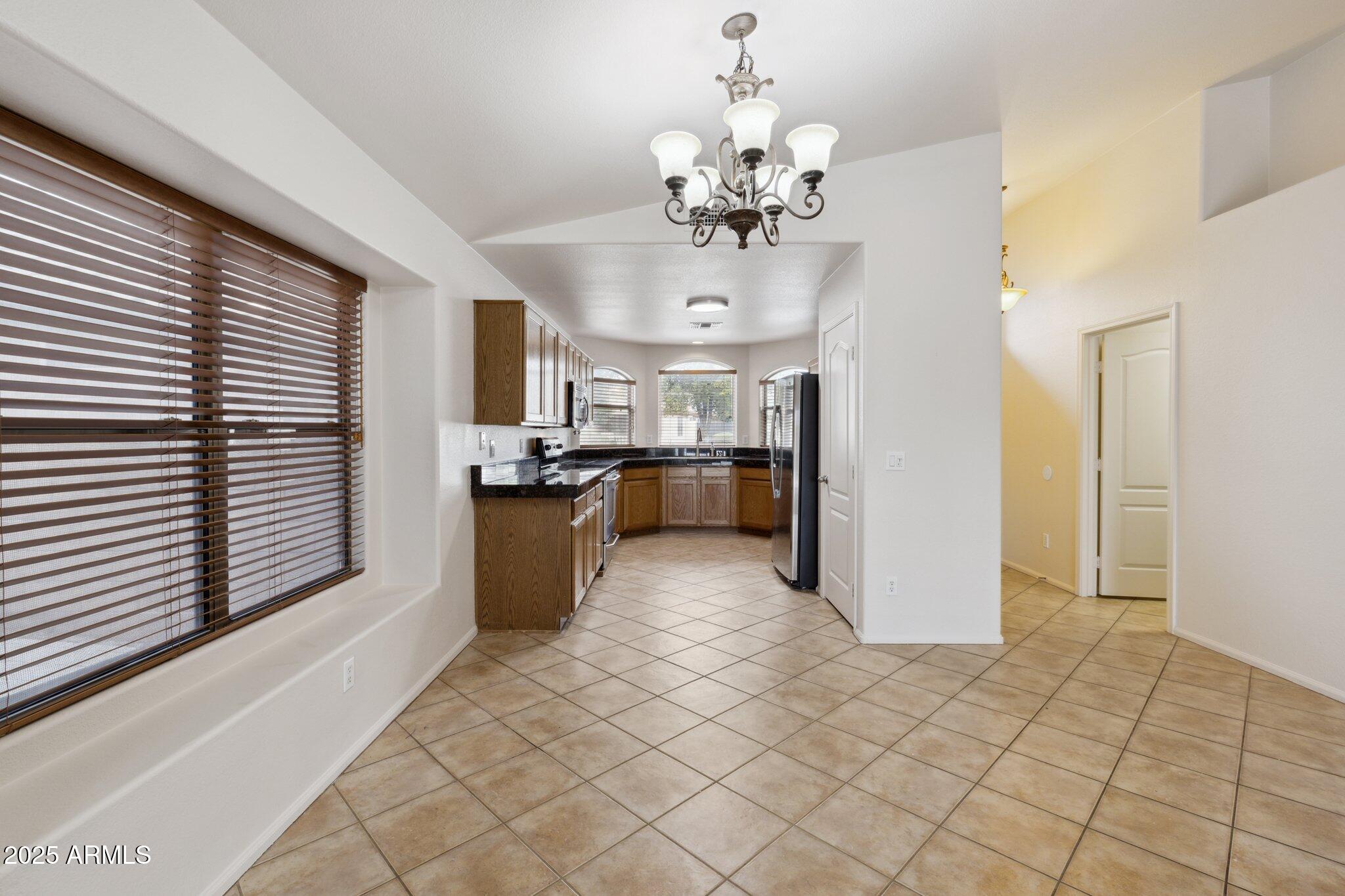 20902 North 36th Place Phoenix, AZ 85050 - Photo 9 of 29 8-web-or-mls-20902-n-36th-pl