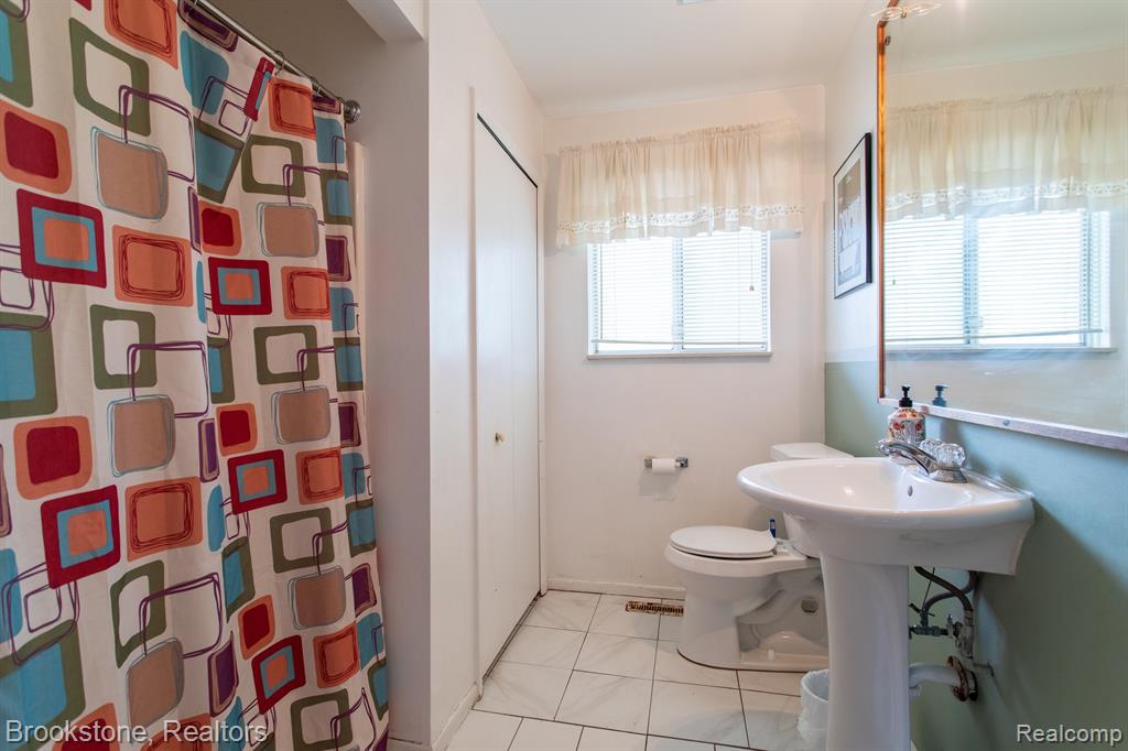 122 Campbell Street Rochester, MI 48307 - Photo 24 of 32