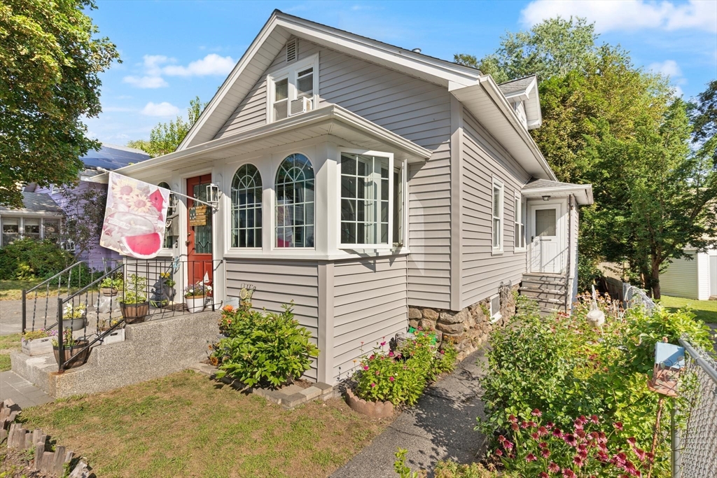 9 Norcross Street Worcester, MA 01602 - Photo 2 of 25 Gallery Image 2