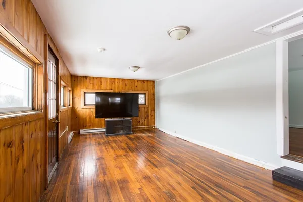 $249,900 | 132 East Main Street, West Brookfield, MA 01585