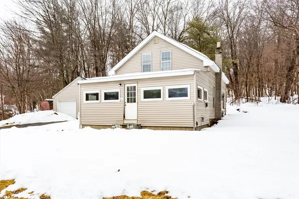 $249,900 | 132 East Main Street, West Brookfield, MA 01585