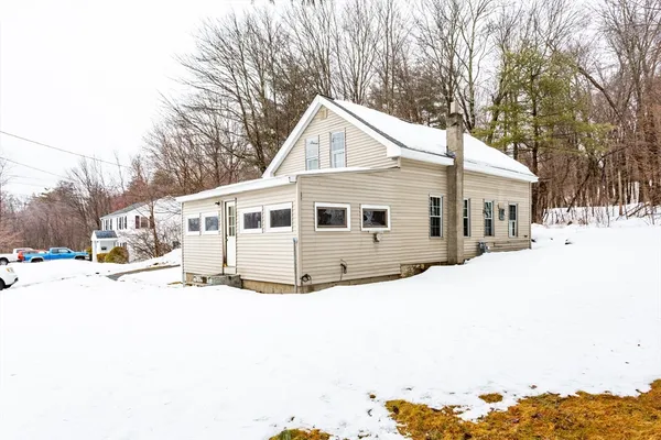 $249,900 | 132 East Main Street, West Brookfield, MA 01585