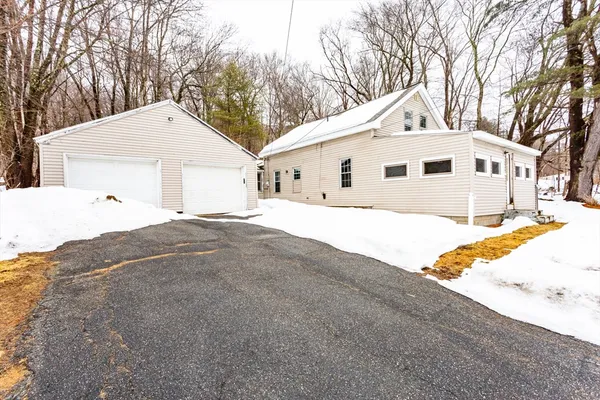 $249,900 | 132 East Main Street, West Brookfield, MA 01585