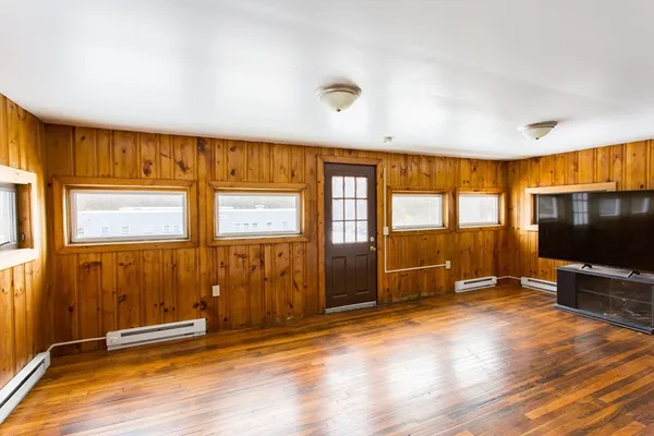 $249,900 | 132 East Main Street, West Brookfield, MA 01585