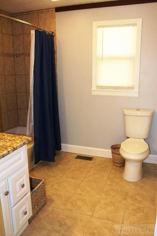 737 Round Knob Ridge Road West Jefferson, NC 28694 - Photo 3 of 23 Gallery Image 3