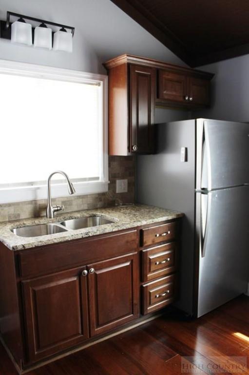 737 Round Knob Ridge Road West Jefferson, NC 28694 - Photo 5 of 23 Gallery Image 5