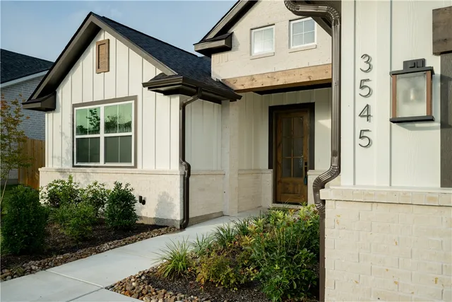 a house view with a outdoor space