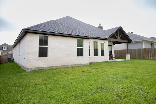 a view of a house with a big yard