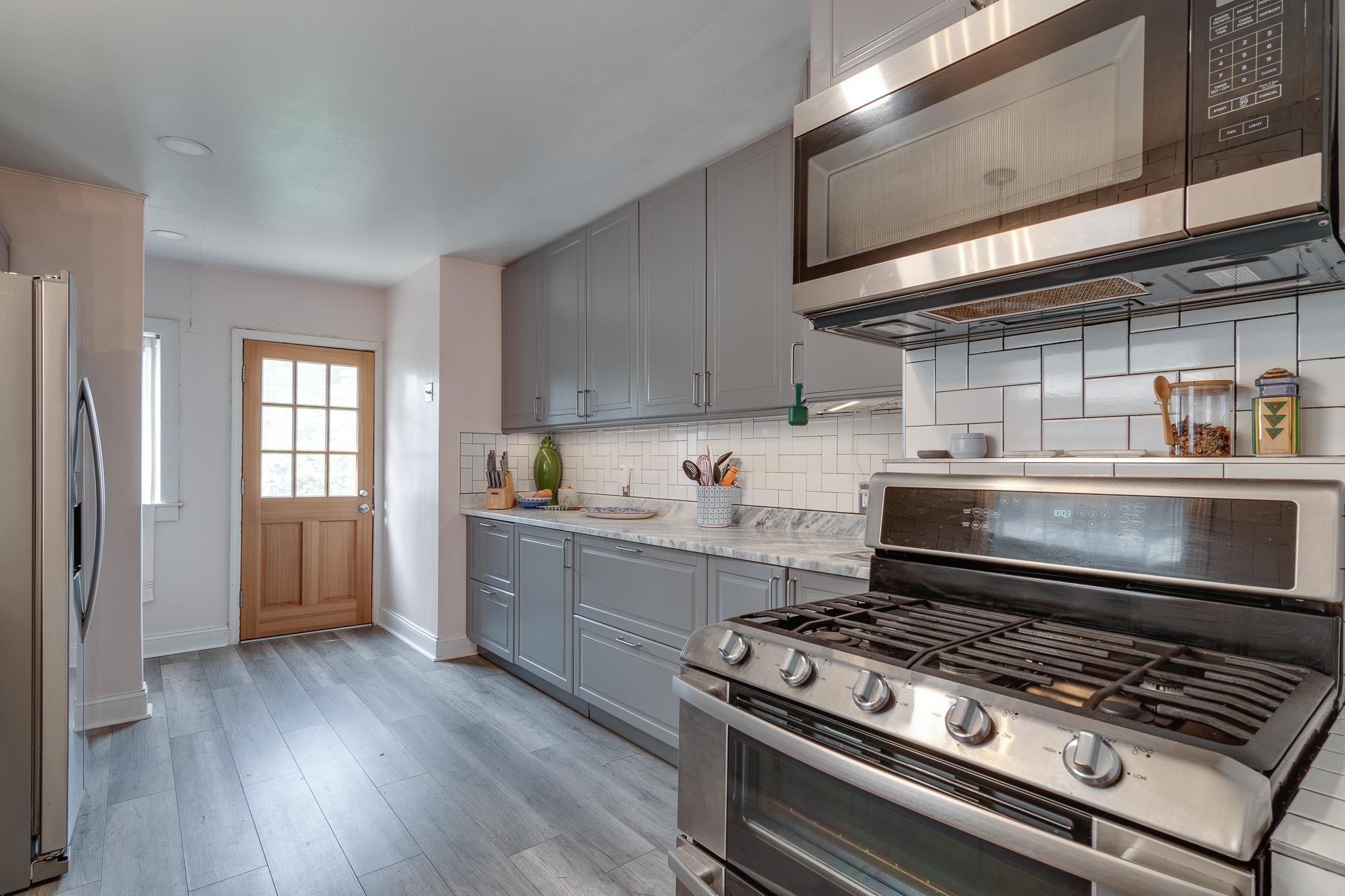 4661 Lynn Road Memphis, TN 38122 - Photo 14 of 32 a kitchen with a stove and a refrigerator