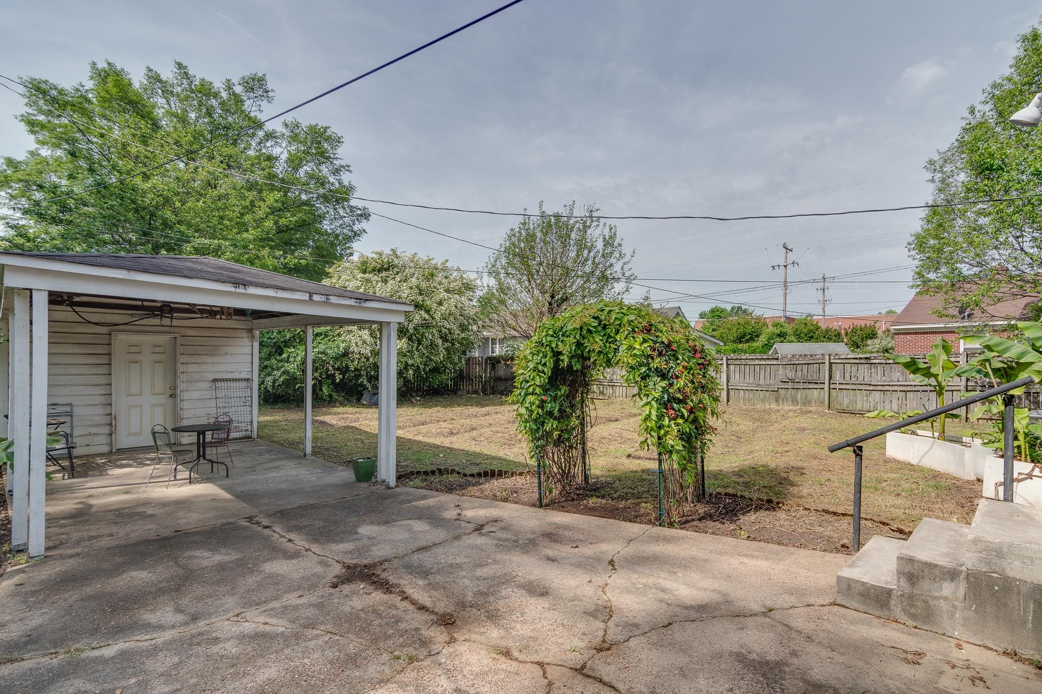 4661 Lynn Road Memphis, TN 38122 - Photo 27 of 32 a view of a back yard of the house