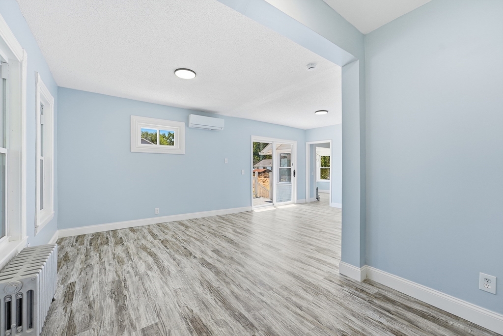 60 Barrison Street Springfield, MA 01109 - Photo 6 of 42 Gallery Image 6