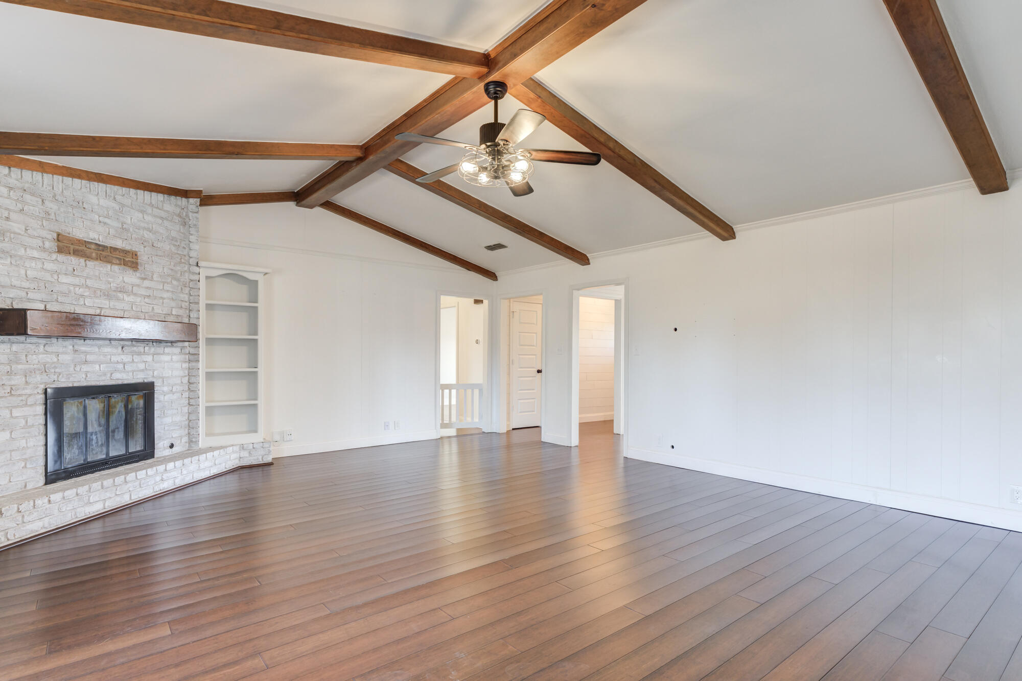 5604 70th Street Lubbock, TX 79424 - Photo 22 of 49 Living Room
