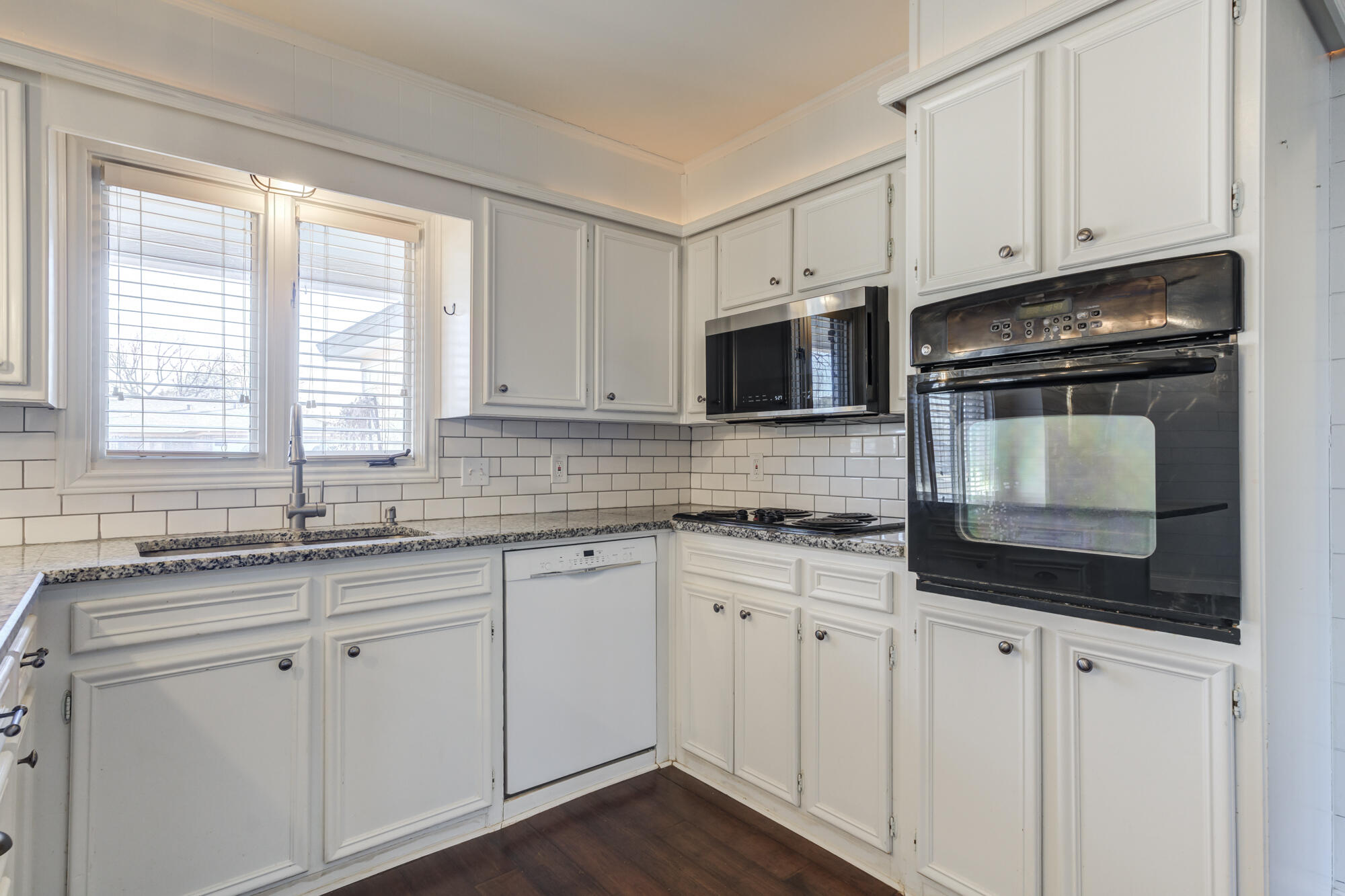 5604 70th Street Lubbock, TX 79424 - Photo 25 of 49 Kitchen